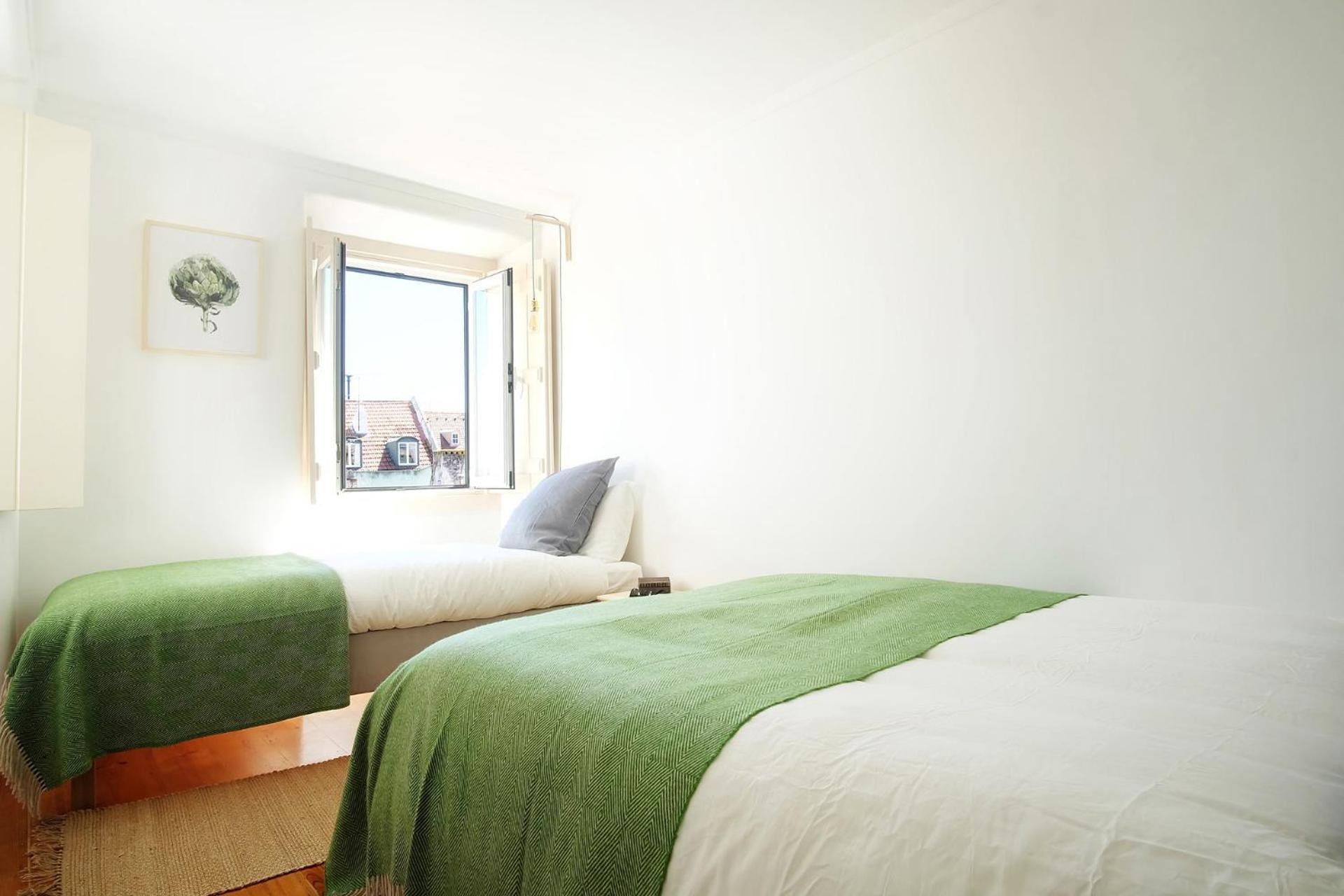 Apartment Bh4e-3br With View In Heart Of Bairro Alto - Bright *